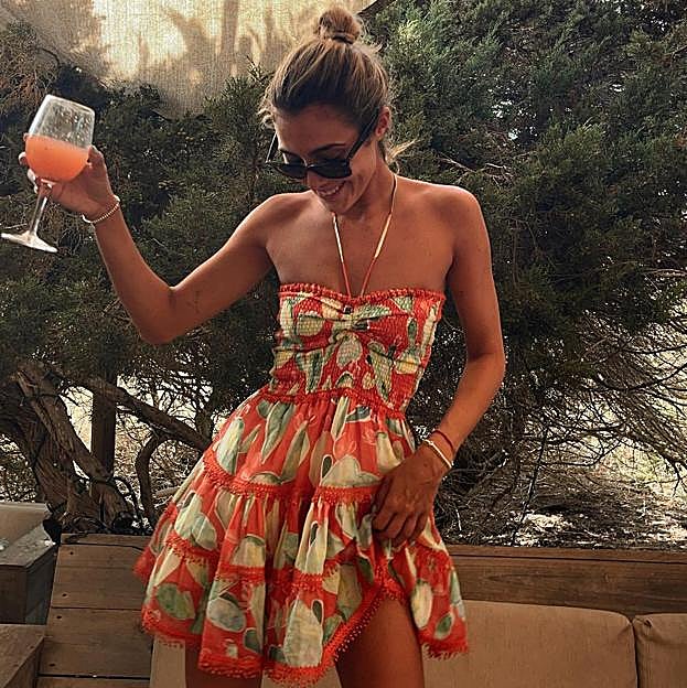 Ni flores ni vichy, el vestido estampado más veraniego y original es este made in Spain de frutas