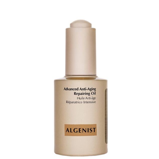 El aceite antienvejecimiento  Advanced Anti-Aging Repairing Oil de Algenist , estimula la piel para reducir las arrugas, líneas de expresión, potenciar la elasticidad, aumentar la firmeza y la tonicidad del rostro, rejuveneciendo la apariencia. Está formulado con aceite de microalgas, ceramidas hidratantes y reparadoras de la barrera cutánea, retinol, romero energizante y aceites de semilla de girasol y palmarosa. Cómpralo aquí