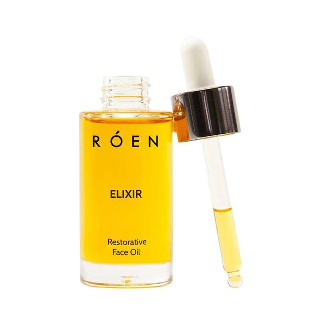 Elixir Restorative Face Oil de Róen  es una combinación de aceites esenciales activos que trabajan a nivel celular para promover el colágeno en la piel y hacer que esté mucho más firme, elástica, rellena y tersa, a la vez que luce completamente radiante, uniforme y perfeccionada, por la promoción de la renovación celular. Emplea aceite de rosa mosqueta, escualeno y aceite de jojoba para tratar todos los signos del envejecimiento de manera eficaz.