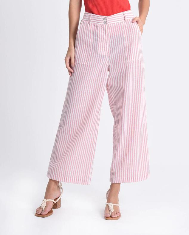 Disponibles en rosa y amarillo, estos pantalones con estampado de rayas te aportarán mucha verticalidad. Un efecto que se potencia gracias a su tiro alto. Son una prenda muy juvenil y desenfadada, perfecta para el verano. 