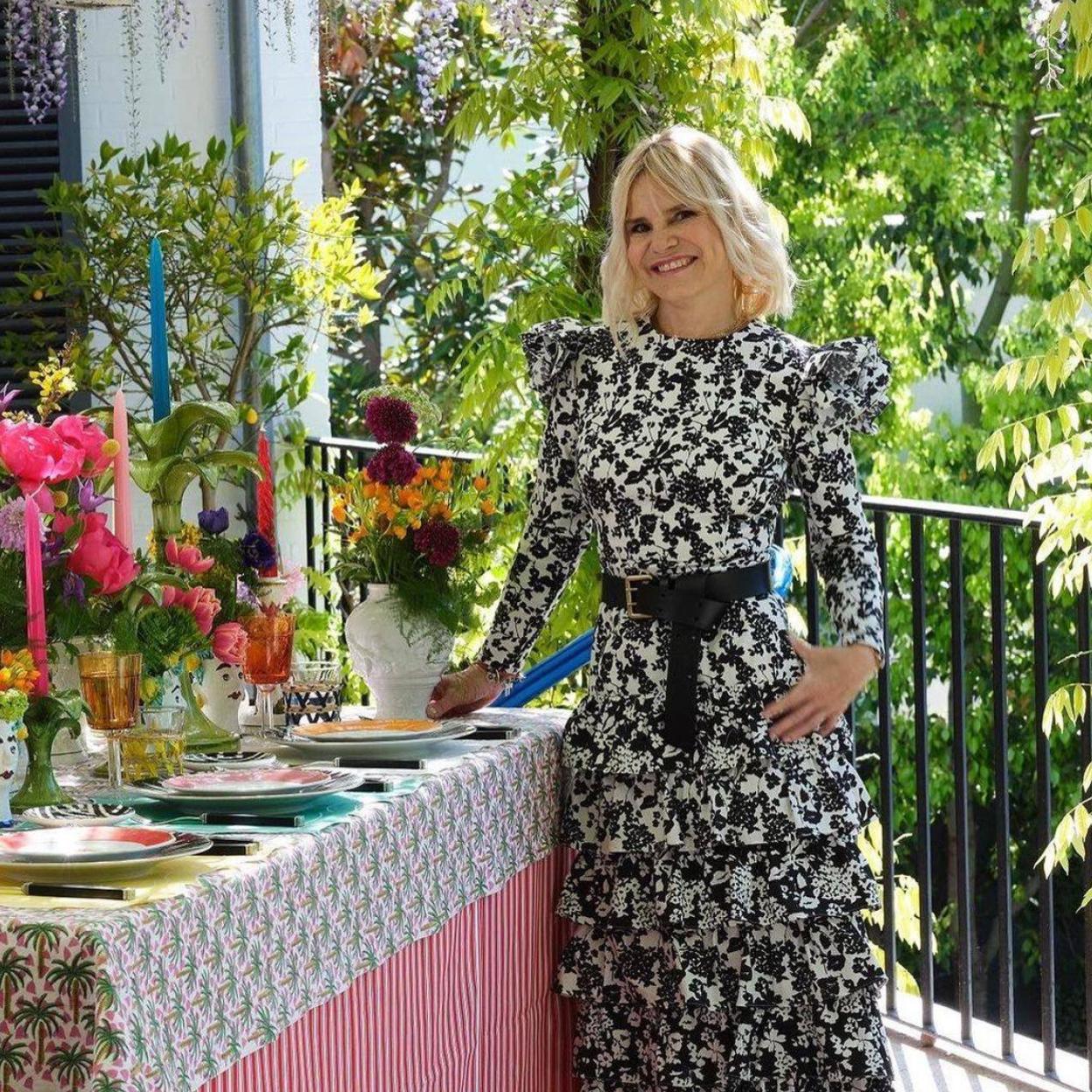 Pincha en la foto para ver los bolsos de colores que se van a convertir en los más buscados del verano porque son muy prácticos y elevan cualquier look