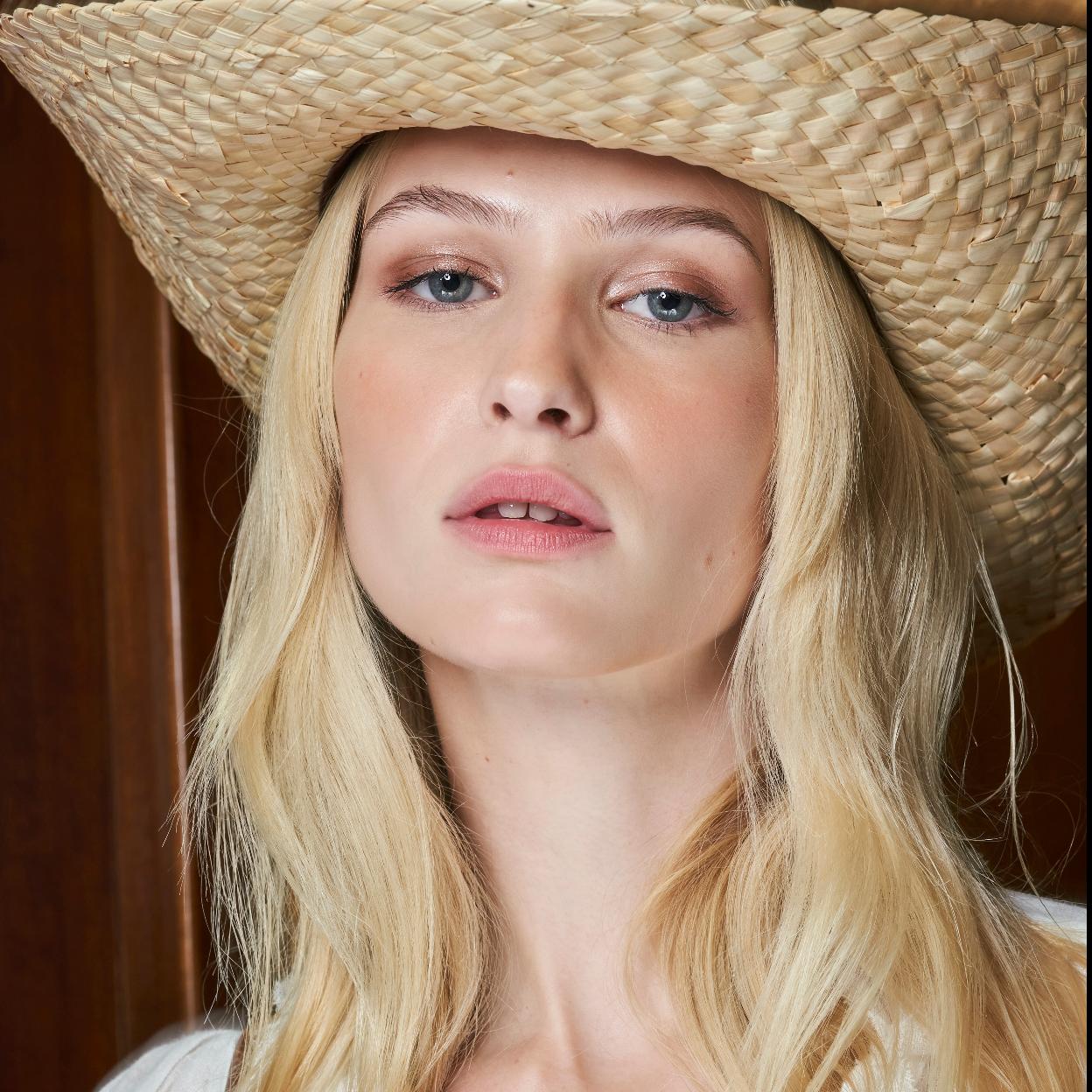 Un buen protector solar es imprescindible en cualquier rutina de belleza.