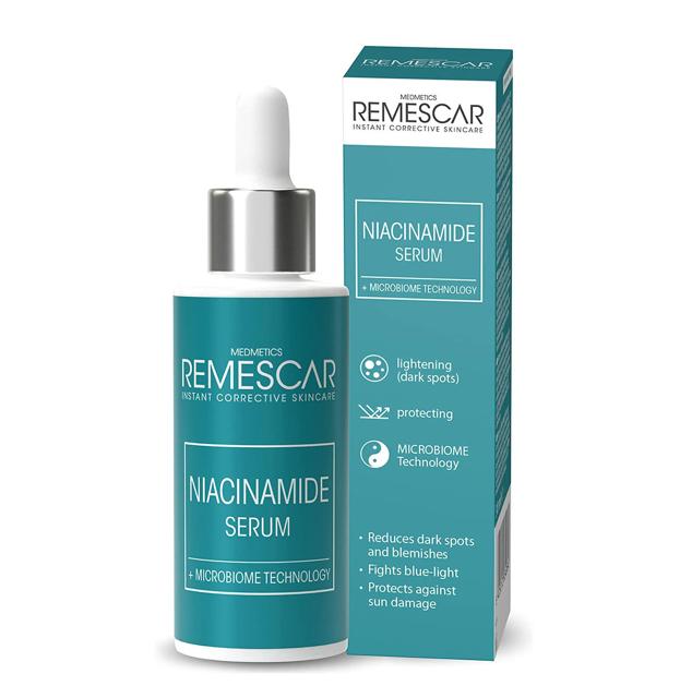 El Suero Facial de Niacinamida de Remescar está formulado a partir de beta-glucanos y antioxidantes de té verde.  Cómpralo aquí