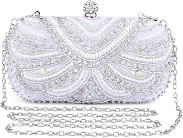 Ideal para bodas, veladas y bailes. Bolso de noche bordado con hermosas perlas blancas. Su cadena larga plateada le da un toque sofisticado. Precio: 29,99 €.