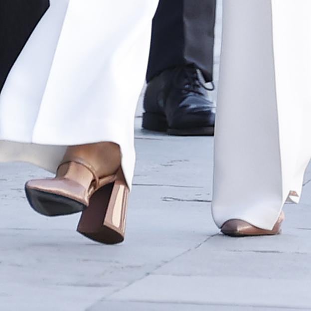 Los zapatos de tacón cómodo que llevó la reina Letizia.