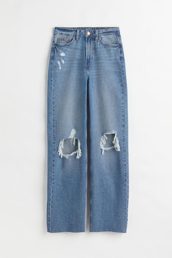 Modelo de talle alto con cierre de cremallera con botón y perneras rectas amplias. Es de H&M. Precio: 24,99 €. 