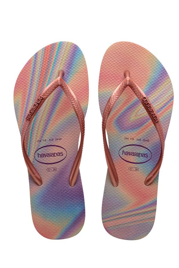 Estas chanclas de la marca Havaianas con un diseño de tiras finas las encontrarás en Fashionalia.