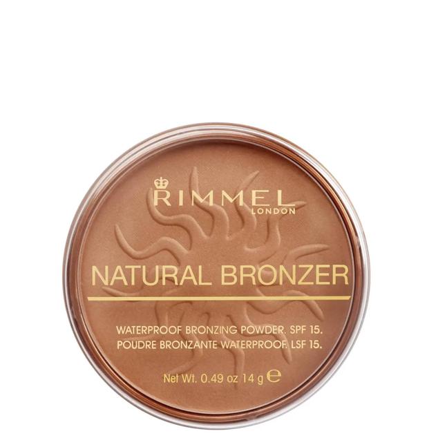Natural Bronzer Waterproof Powder de Rimmel London obtiene un precioso bronceado dorado con efecto buena cara que esculpe el rostro. Son unos polvos de sol ligeros, con acabado natural y aterciopelado, efecto mate y de larga duración que resisten al sudor y a la humedad. Su cobertura es modulable y dejan una luminosidad super favorecedora. Además, aguantan hasta 10 horas. Cómpralo aquí