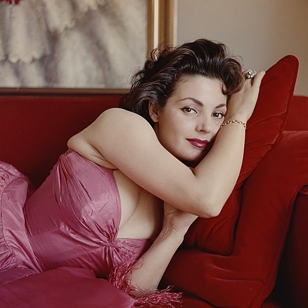 Carmen Sevilla, la novia de España que llegó virgen al matrimonio con el compositor más juerguista pero encontró su gran amor a los 45 (otro gran infiel)