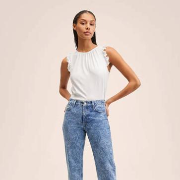 Imagen secundaria 1 - Los tops y camisetas de color blanco son un básico del verano