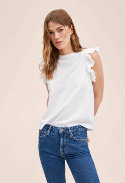 Imagen secundaria 2 - Los tops y camisetas de color blanco son un básico del verano