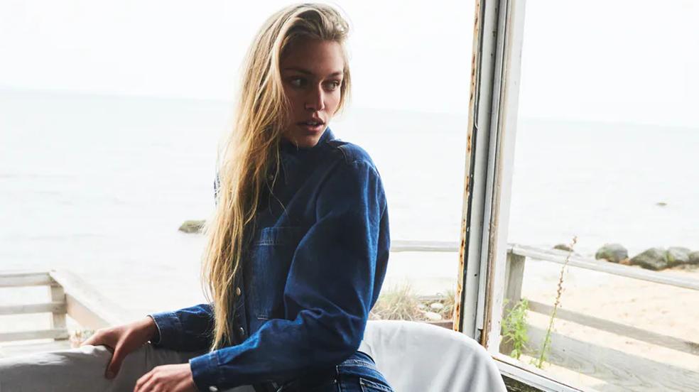 Las cazadoras vaqueras de Zara buenas, bonitas y baratas que podrás reutilizar en otoño