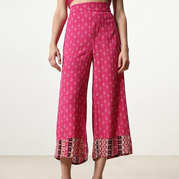 Imagen principal - Flechazo con estos pantalones cómodos y estilosos que vienen en cuatro estampados y puedes comprar por menos de 10 euros