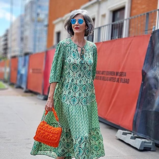 Tres versiones del bolso naranja favorito que obsesiona a las mujeres de más de 50 porque pega con todo