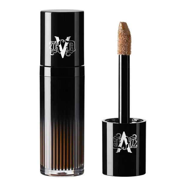 ModCon Liquid Gel Contour de KVD se trata d un contorno en gel con aplicador de almohadilla ultra preciso, que brinda instantáneamente profundidad y esculpe los rasgos, elevándolos en apariencia. Sus pigmentos son intensos, resiste la transferencia sin crear efecto máscara, se difumina con facilidad e hidrata. Cómpralo aquí