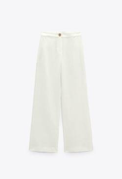 Imagen secundaria 2 - No puede falta en ningún armario estival un pantalón blanco que haga tipazo. Pantalones anchos de lino de color blanco con detalles laterales de una banda con entredós bordados al mismo tono de Zara (35,99 euros) 