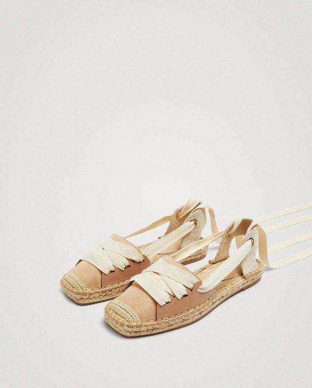 Estas de Parfois tienen la puntera redonda y unas tiras que se entrecruzan en el empeine.