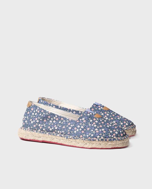 En El Corte Inglés encontrarás este modelo de la marca Toni Pons con un estampado floral. 