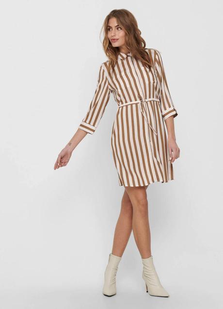 Imagen - El vestido de Only disponible en negro con rayas blancas y en blanco con rayas marrones