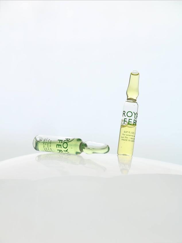 Las Phytoactive Anti-Oxidative Ampoules de Royal Fern protegen de la contaminación y reafirman el rostro.  Cómpralo aquí