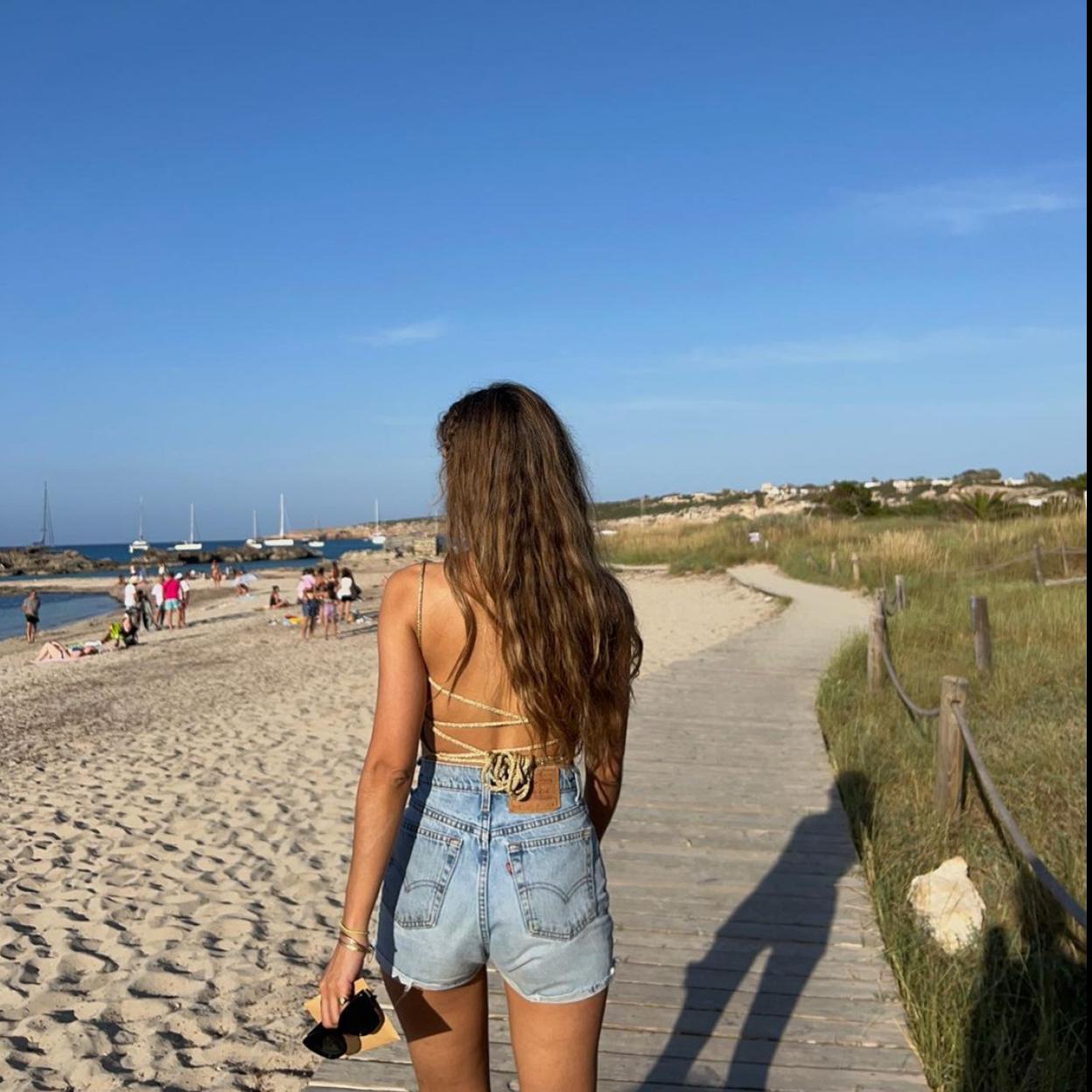 El acondicionador sin aclarado desenreda, quita el encrespamiento y deja un aspecto saludable