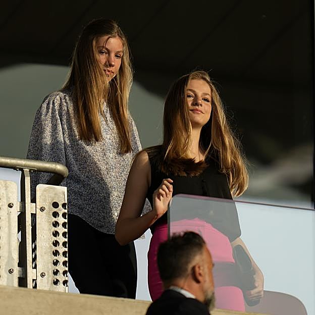 La infanta Sofía y la princesa Leonor.
