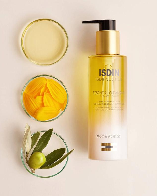 El Isdinceutics Essential Cleansing de ISDIN da a la piel un aspecto luminoso y radiante.  Cómpralo aquí