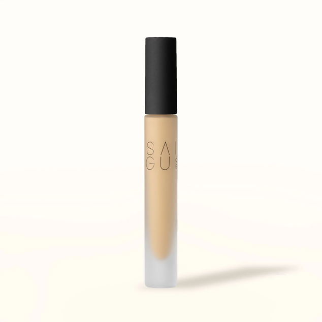 Unifica la piel sin crear arrugas ni definir pequeñas líneas de expresión. Además, le da un aspecto hidratado y luminoso. Así es el corrector que despierta la luminosidad de tu mirada de SAIGU. Precio: 24 €. 