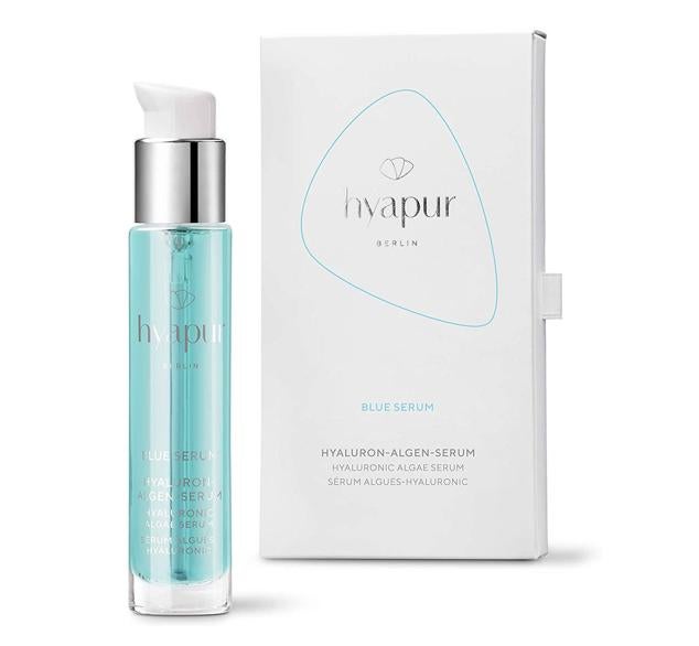 El Blue Serum de Hyapur regenera la piel del rostro para darle un aspecto radiante y descansado.  Cómpralo aquí