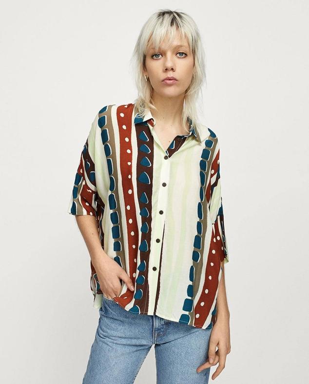 En Parfois encontrarás este modelo estampado que ha sido confeccionado con un tejido de viscosa.