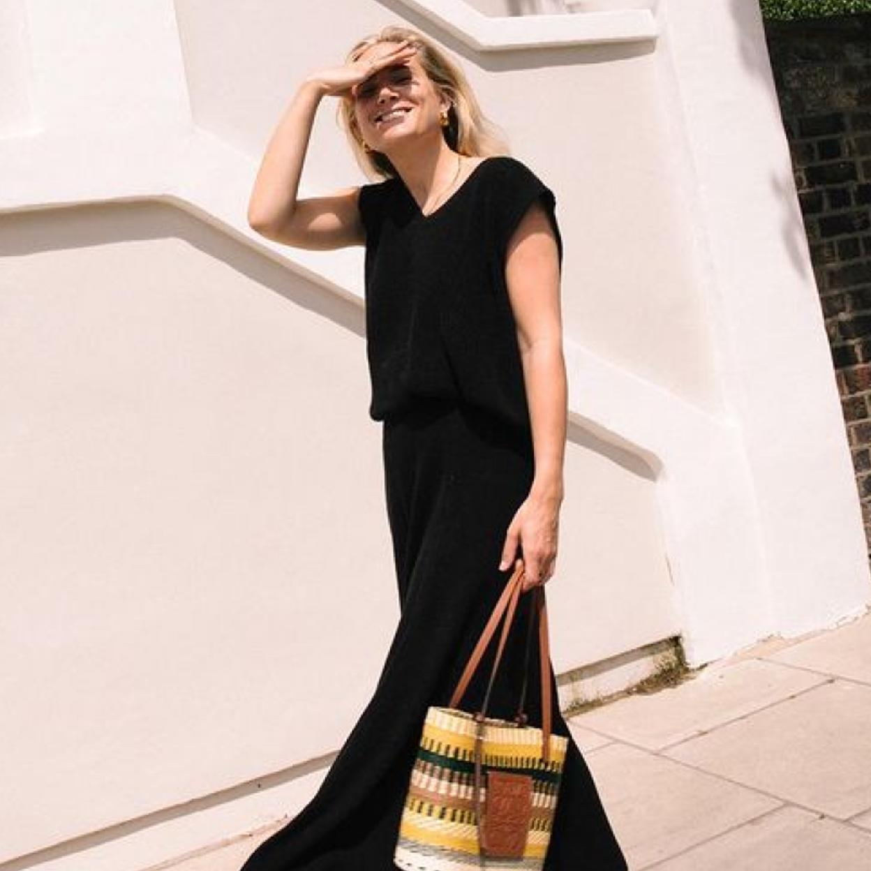 Este conjunto negro de Sfera sienta como un guante para ir a la oficina o para ser la invitada perfecta