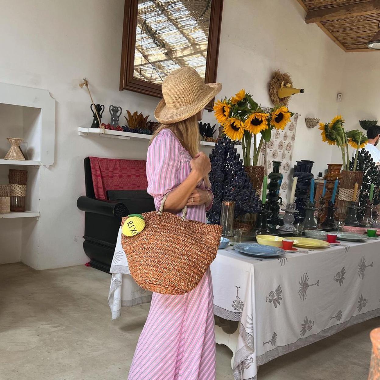 Esta falda midi de lunares es la más bonita de la temporada: cuesta menos de 30 euros y es la favorita de las francesas