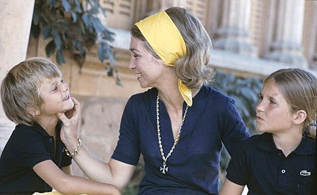 El principe Felipe, la reina Sofía y la infanta Elena.