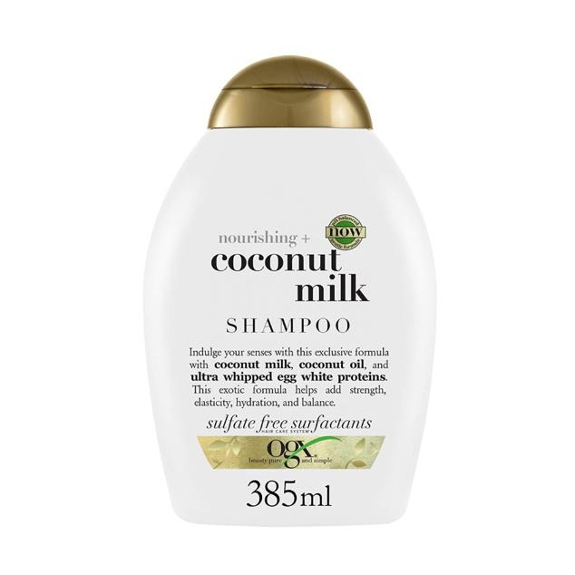 El Champú de Leche de Coco de OGX contiene una lujosa y cremosa fórmula enriquecida con nutrientes de coco que dejan el pelo hidratado y suave. Su mezcla de leche de coco, proteínas de clara de huevo y aceite de coco ayuda a resaltar la fuerza natural, elasticidad, hidratación y equilibrio del pelo. Precio: 7,49 euros en Amazon. Cómpralo aquí