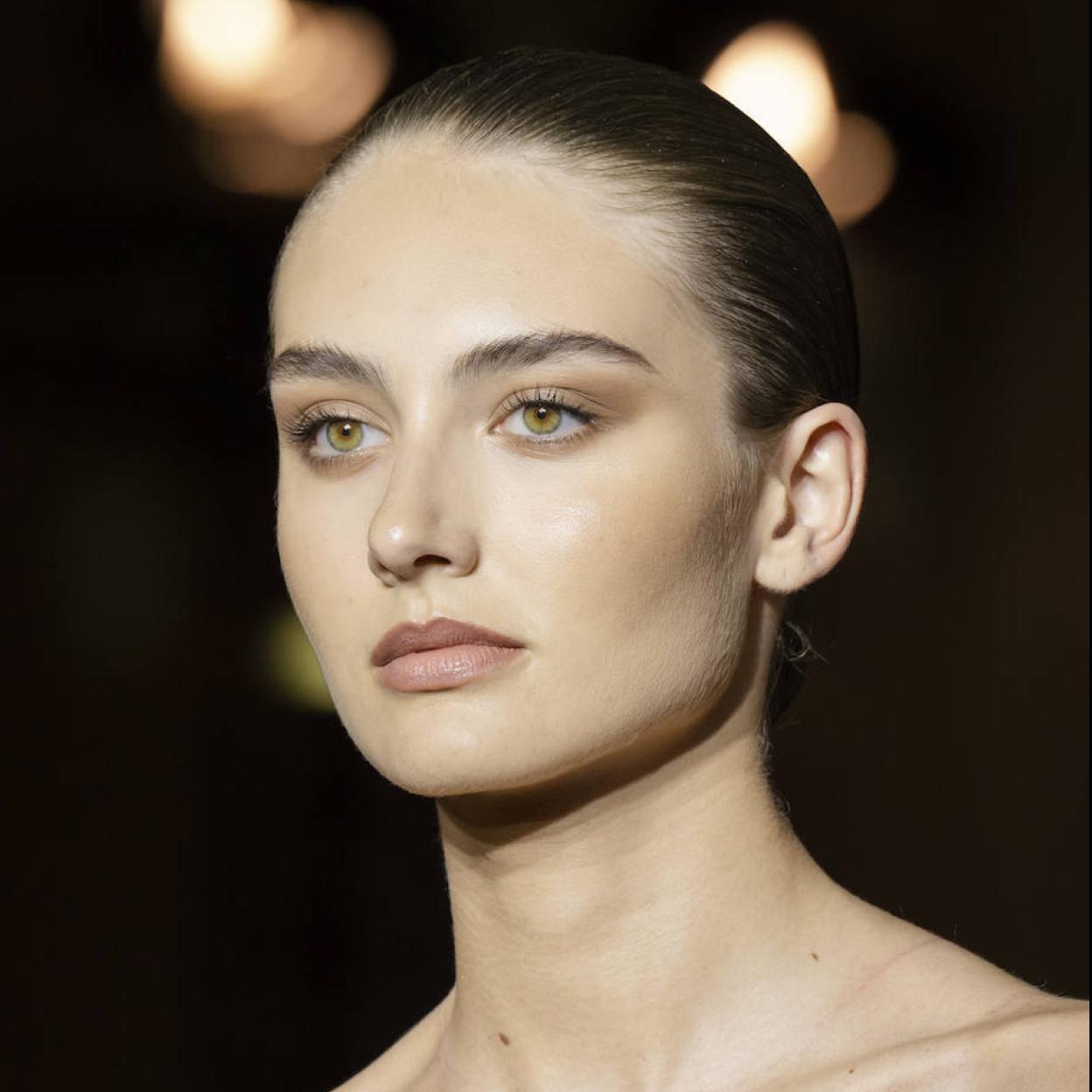 Deshazte del descolgamiento con estos sérums que remodelan el óvalo facial, tonifican y reafirman de forma visible