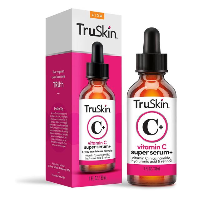 El Vitamin C-Plus Super Serum de TruSkin ha sido formulado con niacinamida, retinol y ácido hialurónico.  Cómpralo aquí