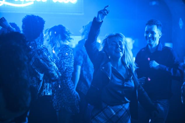 Sheridan Smith es Jenna Garvey, una profesora muy popular entre sus alumnos pero con una vida un tanto caótica que después de una noche de borrachera es acusada de haber mantenido relaciones sexuales con un alumno adolescente. Ella decide declararse culpable aunque no recuerda lo ocurrido, para evitar que el joven declare, pero pronto descubre que las pruebas que la incriminan son falsas. Una miniserie británica con cuatro episodios que ha cosechado críticas muy favorables gracias al estupendo trabajo de su protagonista. 