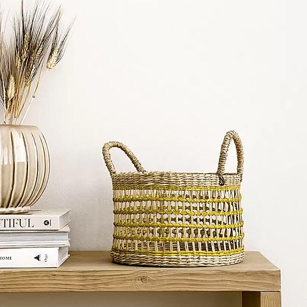 Las cestas son un complemento esencial para mantener el orden en casa de manera fácil y efectiva.