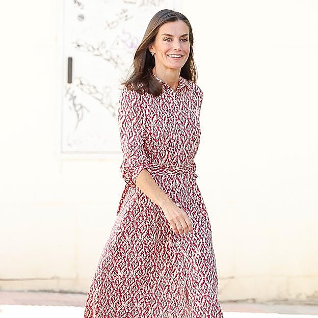Tenemos baratísimas y rebajadísimas las alpargatas de cuña más elegantes de la reina Letizia