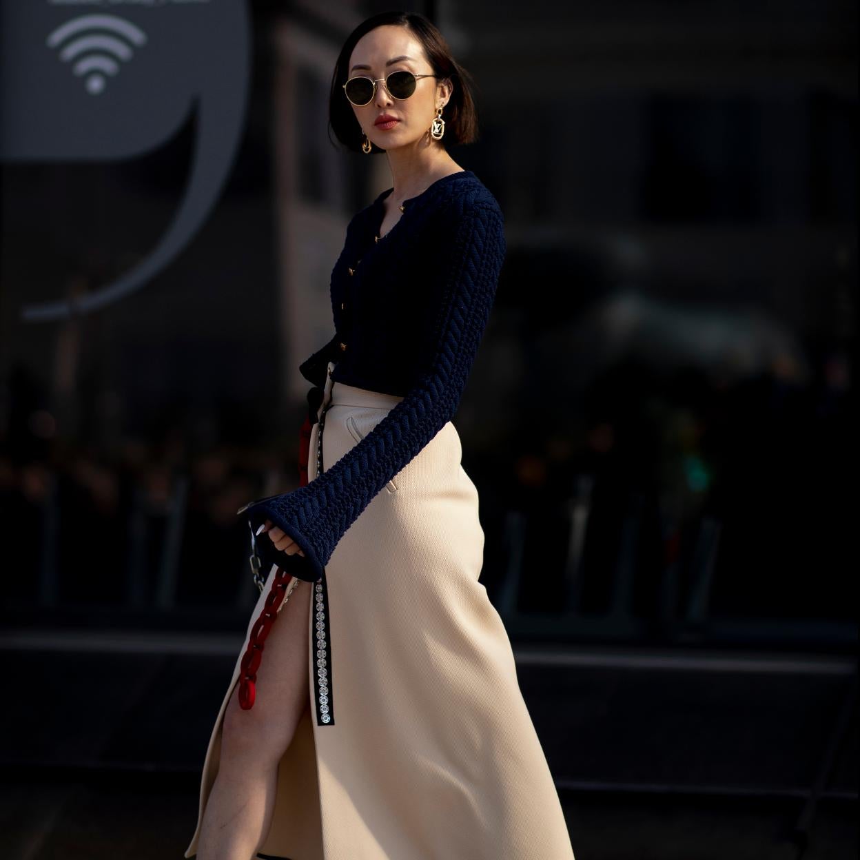 Esta original falda midi de Stradivarius que está casi agotada te va a solucionar el verano por lo ponible y bonita que es