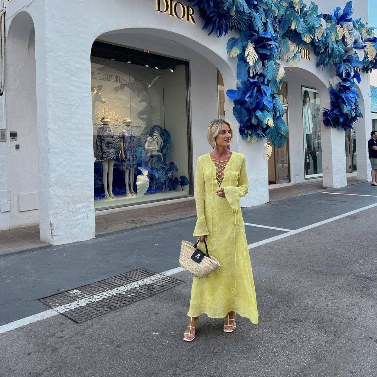 El vestido amarillo que llevan todas las influencers. 