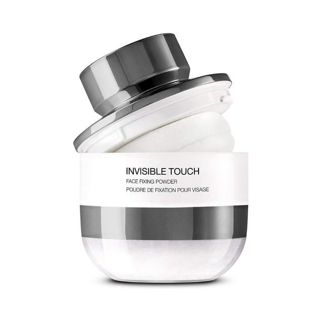 Polvos fijadores y matificantes para el rostro, que eliminan los brillos de la piel con un acabado mate. Durante la aplicación, se adhiere a la perfección a la piel y proporciona al rostro un delicado efecto "segunda piel" imperceptible al tacto. Los polvos se aplican con facilidad, gracias a la suave esponja, integrada en la base. Precio: 12,10 euros en Amazon. Cómpralo aquí