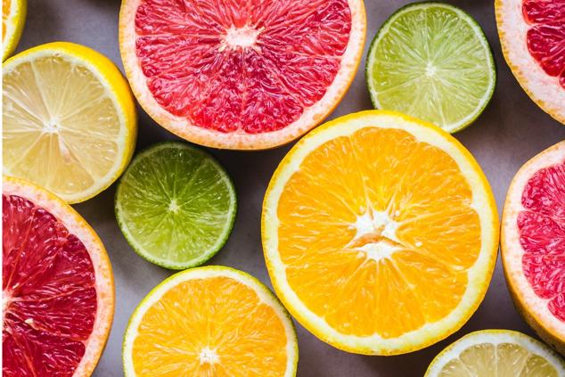 Todos los cítricos contienen un antioxidante que reduce la respuesta del azúcar en la sangre después de las comidas, mientras que la vitamina C ayuda a metabolizar la grasa más rápido. 