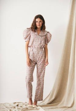 Imagen secundaria 2 - Flores, lunares o vichy: tres looks rebajados made in Spain super favorecedores que han enamorado a las influencers