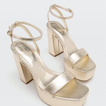 Imagen secundaria 1 - Todas las sandalias de plataforma de la nueva colección de Stradivarius.