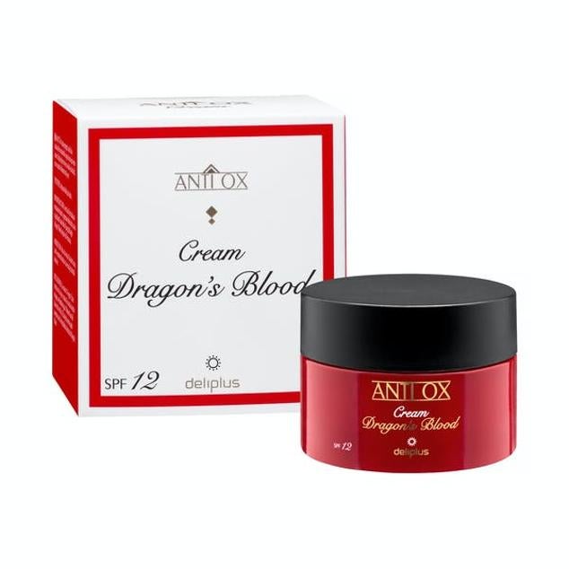 Crema facial formulada con extracto antioxiddante y regenerador obtenido de la savia roja del árbol Croton lechleri (Sangre de Dragón o Dragon's Blood) originario del Amazonas. Ayuda a proteger la piel de los radicales libres retrasando los signos del envejecimiento cutáneo. Deja la piel con mayor suavidad y elasticidad, con un aspecto visiblemente más joven. Precio: 5 euros.