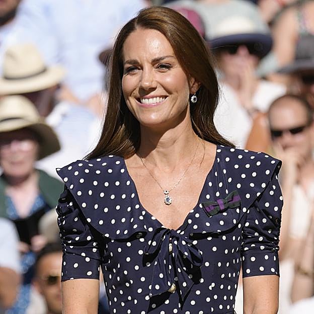 Estas zapatillas blancas de toda la vida son las favoritas de las royals