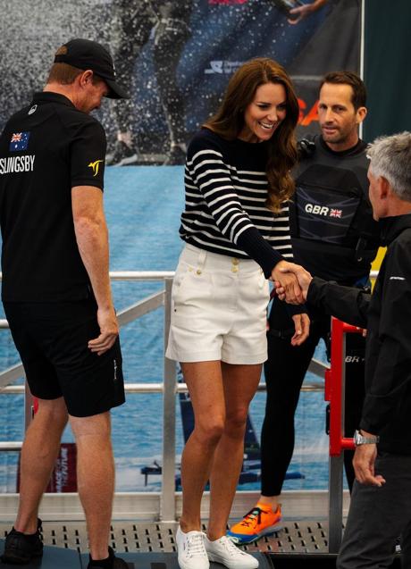 Imagen - Kate Middleton con zapatillas blancas. / INSTAGRAM