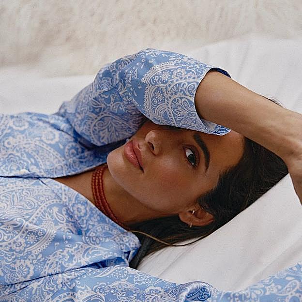 Desmaquillarse conscientemente antes de ir a dormir es muy importante para evitar la aparición de hongos.