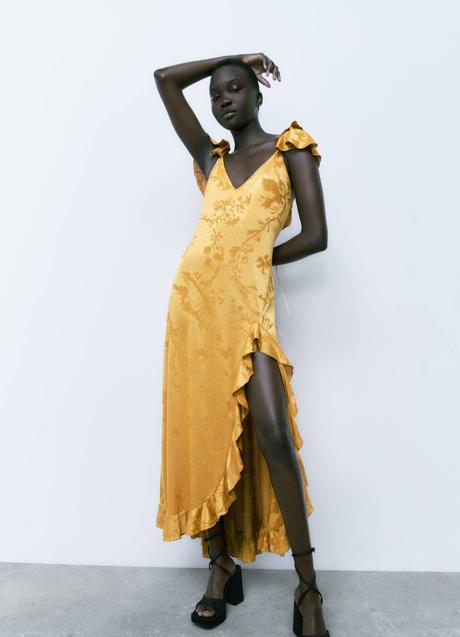 Imagen - El vestido amarillo de volantes más deseado de la nueva colección de Zara. 